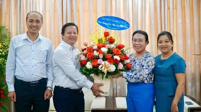 Bảo Hiểm Xã Hội TP chúc mừng báo Pháp Luật TP.HCM dịp 21-6