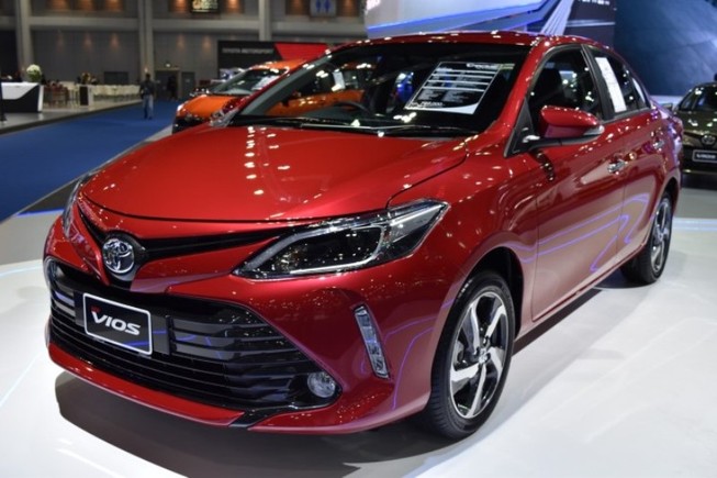 Hàng loạt mẫu xe giảm giá, khuyến mãi tới 100 triệu đồng