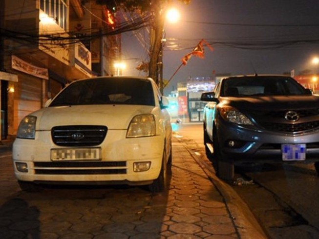 TP.HCM sẽ cẩu, khóa bánh xe ô tô đậu trái phép?