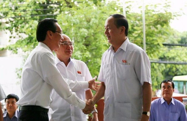Chủ tịch nước Trần Đại Quang tươi cười gặp cử tri TP