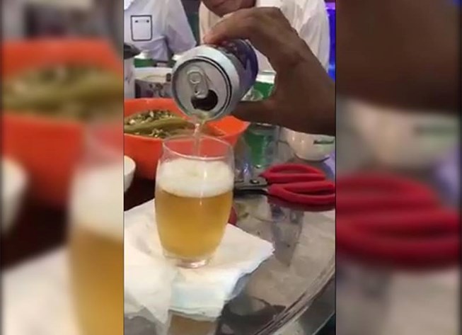 Luật sư nói gì về vụ nghi có dị vật trong bia Tiger?