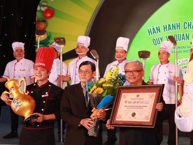 TP.HCM: Xác lập kỷ lục chảo cơm chiên lớn nhất Việt Nam