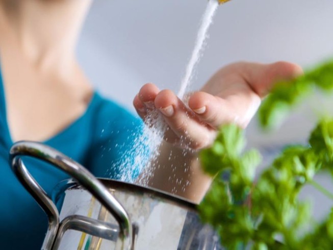 Mì chính có giúp bạn chữa mặn khi nấu ăn không?
