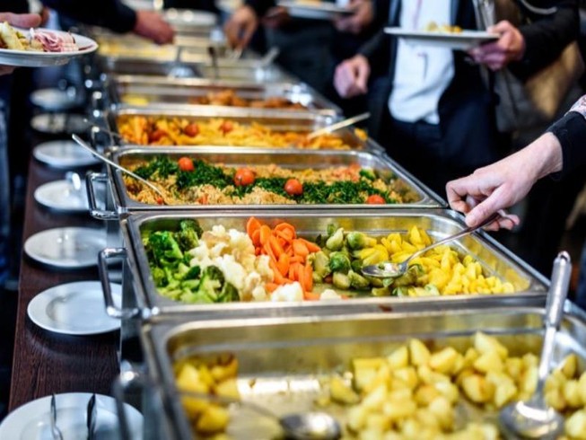 Đi ăn buffet, hãy tránh những thực phẩm dưới đây