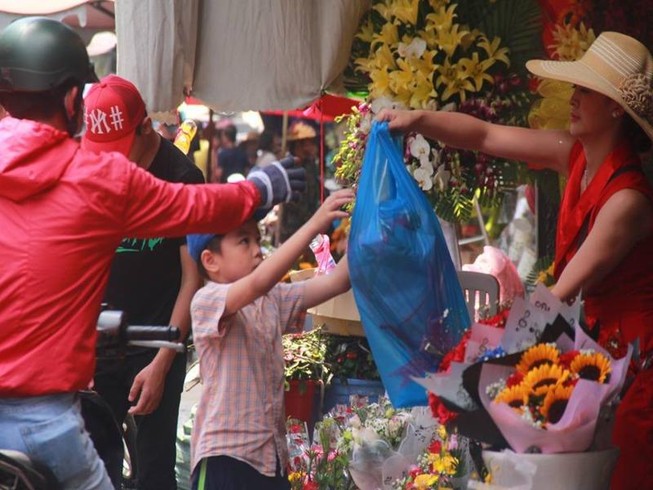 'Sập mạng' vì quá nhiều người mua hoa ngày 8-3