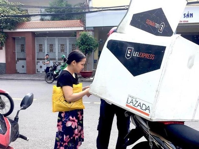 Lazada đột ngột ngưng chế độ đồng kiểm hàng, khách bức xúc