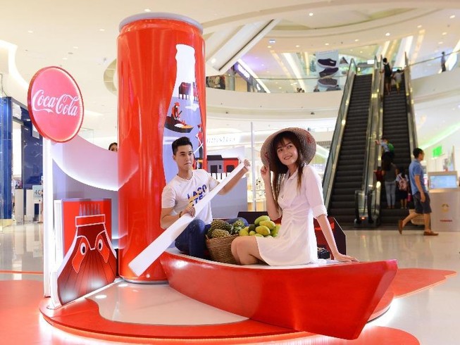 Coca-Cola ra mắt bộ 6 lon đặc biệt khiến giới trẻ thích thú