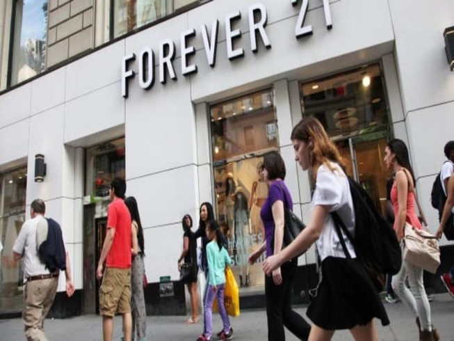 Đại gia Forever 21 phá sản, thời trang 'ăn liền' lo sốt vó