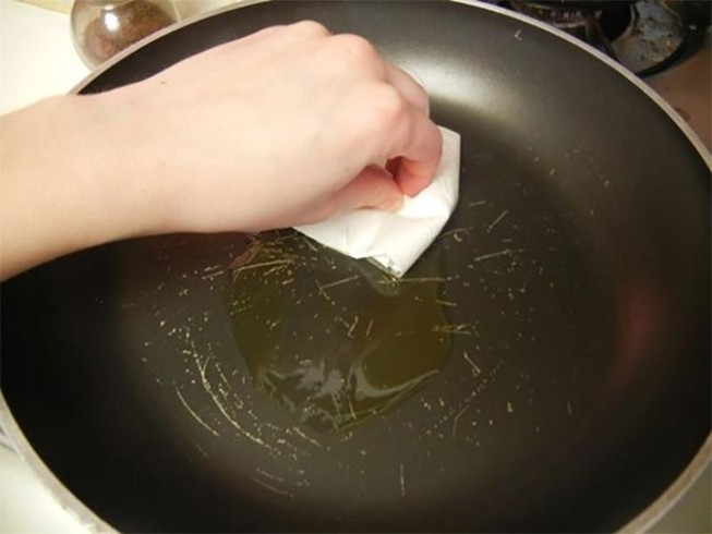Chảo chống dính nếu không chú ý khi nấu rất dễ gây bệnh