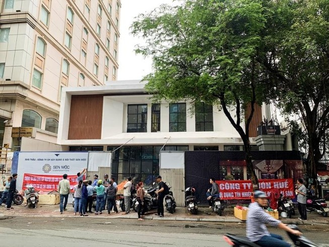 Nghi chủ Món Huế lập nhà hàng mới, chủ nợ đòi tiền