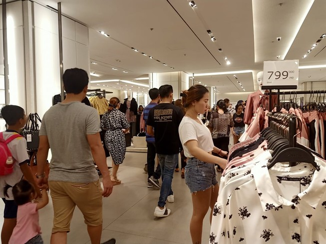 Nơi tấp nập, nơi đìu hiu ngày siêu giảm giá Black Friday