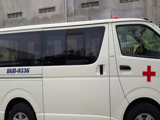 Xe cứu thương biến thành xe… du lịch!