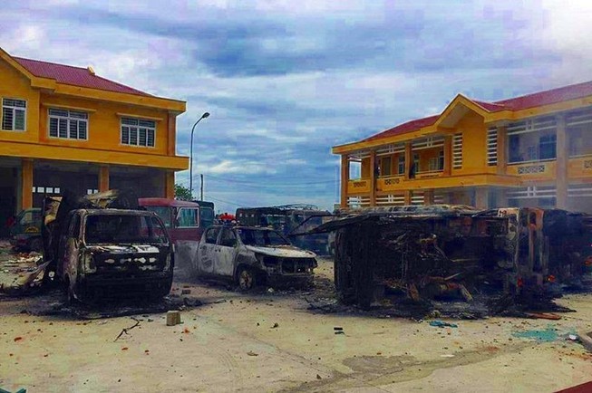 Truy nã toàn quốc 2 thanh niên gây rối, đốt xe cảnh sát