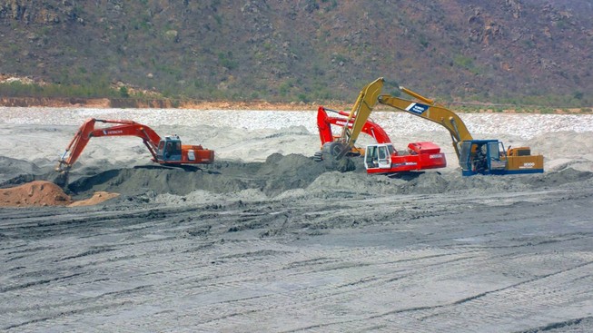 Làm gạch từ tro, xỉ nhiệt điện gặp khó vì chưa có quy chuẩn
