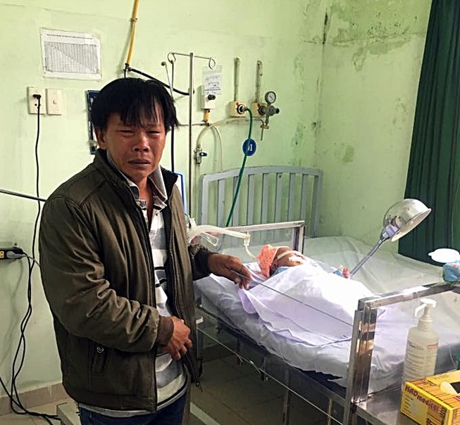 Bé sơ sinh gãy tay, nguy kịch vì bác sĩ đỡ đẻ sai cách