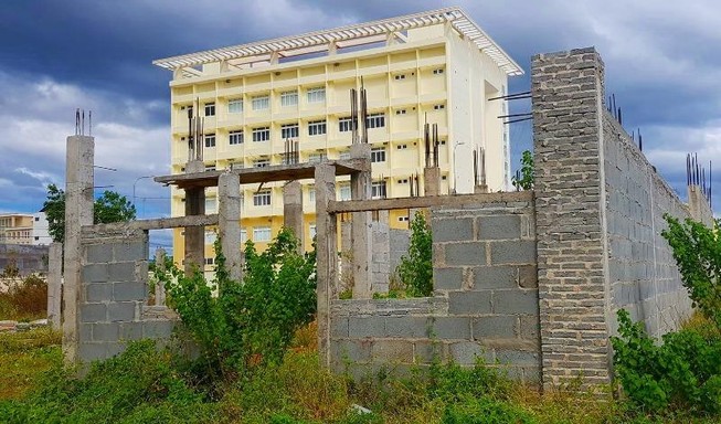 Bình Thuận: Phải thuê trụ sở làm việc vì nhà thầu