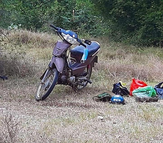 Con trai người chết lõa thể nhận điện thoại bảo 'đi mua hòm'