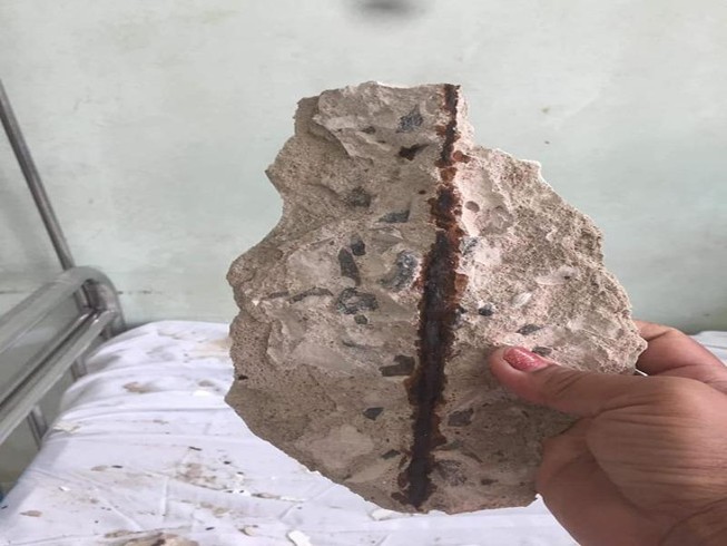 Bê tông rơi trúng giường bệnh nhân đang điều trị