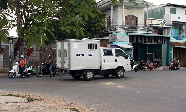 Giải cứu 1 phụ nữ bị nhóm người bắt chở đi đòi tiền chuộc