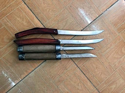 Cô gái bị người tình khống chế bằng xăng và dao