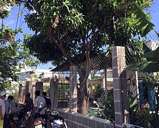 1 phụ nữ chết trong tư thế treo cổ trước nhà người tình