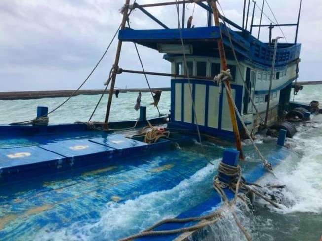 Thông tin mới nhất vụ tàu chở 70.000 lít dầu chìm ở Phú Quý