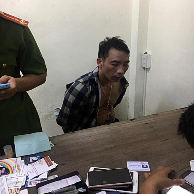 CSGT khống chế lái xe chơi ma túy bỏ chạy như phim