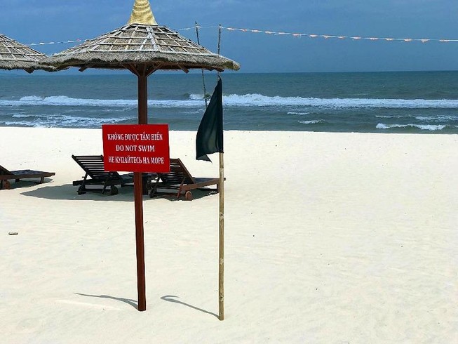 Du khách gặp nạn ở biển Phan Thiết, dù nơi lưu trú đã cảnh báo