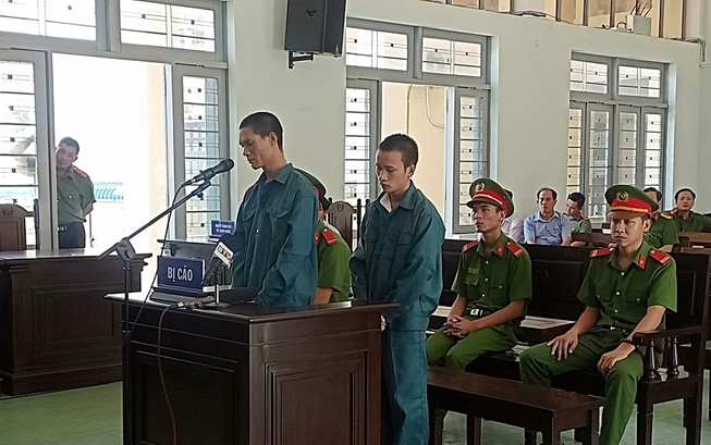 Người ném bom xăng đốt 4 xe cảnh sát rút kháng cáo tại tòa
