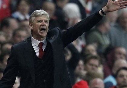 Wenger ủng hộ FIFA phạt nặng Barca