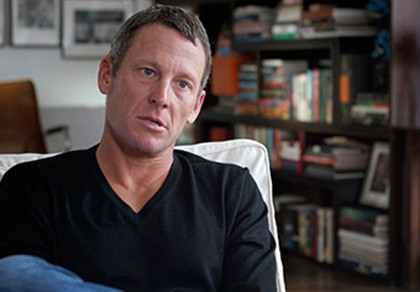 Lance Armstrong hầu tòa vì đâm xe rồi rời khỏi hiện trường