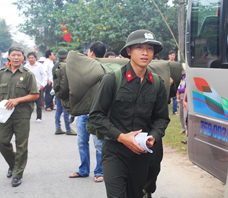 Tân binh lên đường nhập ngũ