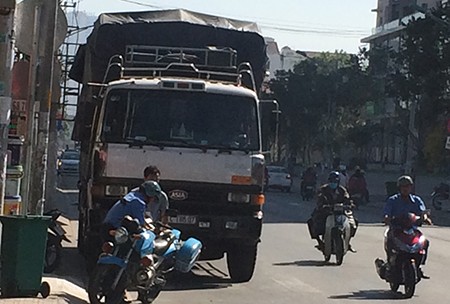 'Quét' xe dù, xe quá tải dịp lễ 30-4