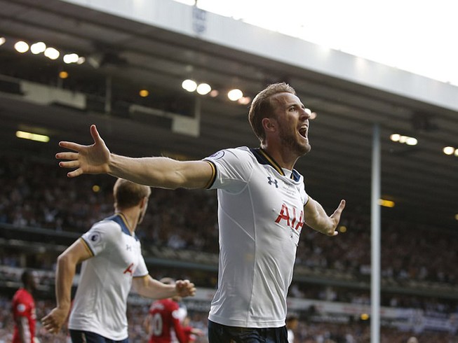 MU 'đầu hàng' top 4, Tottenham chia tay ngọt ngào