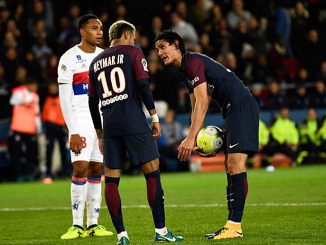 Neymar lên tiếng xin lỗi sau sự cố với Cavani