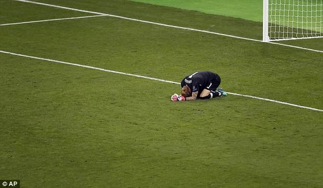 Tội đồ chung kết Champions League: 'Tôi xin lỗi tất cả'
