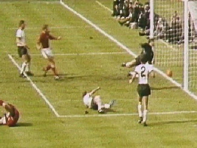 Ký ức World Cup: Bí ẩn 'bàn thắng ma' định đoạt trận chung kết