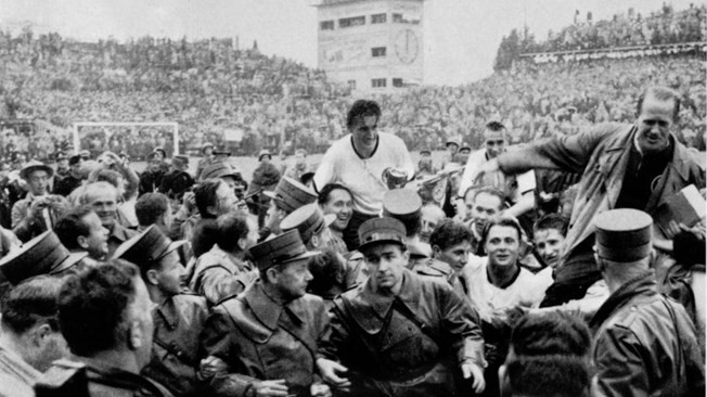 Ký ức World Cup: Nhà vô địch thua đậm nhất lịch sử