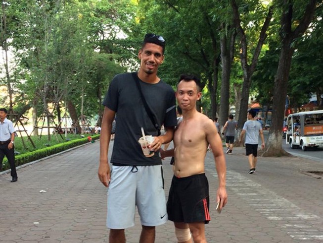 Mất World Cup, sao MU sang Việt Nam đá cầu