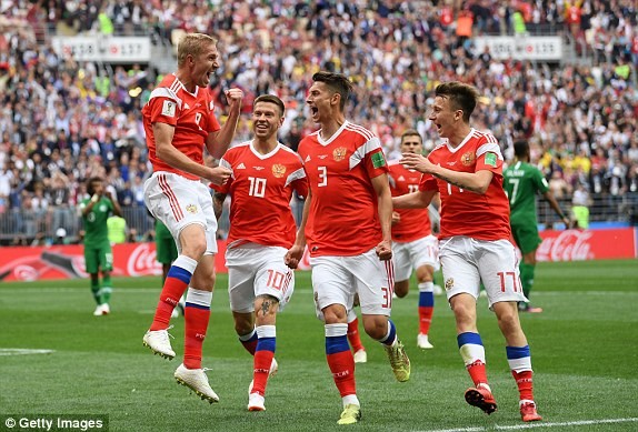 Chuyên gia nói gì sau hiệp 1 trận khai mạc World Cup 2018?