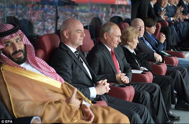 Tổng thống Putin làm gián đoạn cuộc họp báo của HLV tuyển Nga