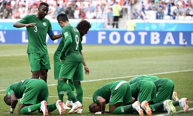 Salah ghi bàn, Ai Cập vẫn thua ngược Saudi Arabia phút bù giờ