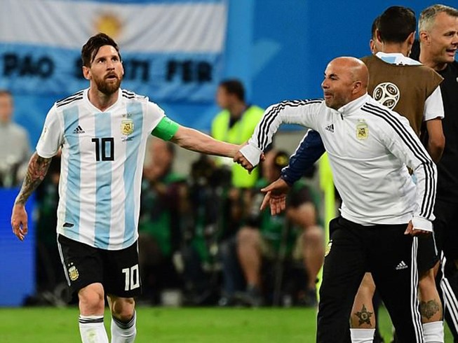 HLV Sampaoli trải lòng về Messi trước giới truyền thông
