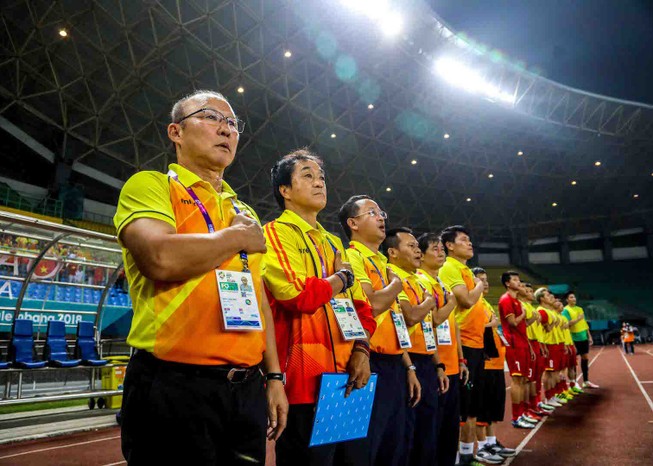 HLV Park Hang-seo cám ơn cầu thủ Olympic Việt Nam