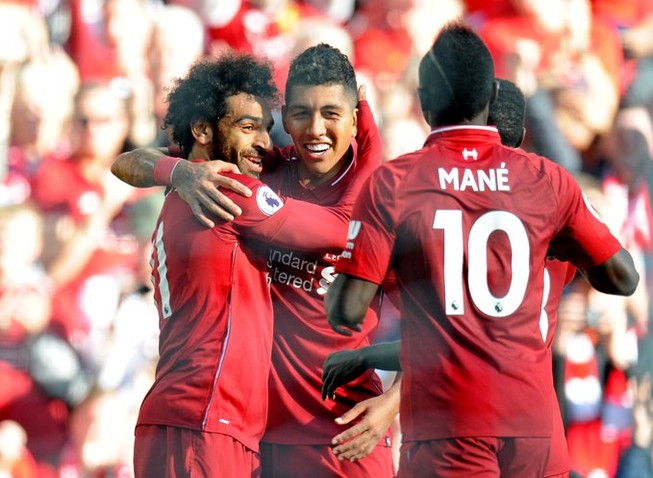 Salah tỏa sáng, Liverpool vượt Man City dẫn đầu Premier League
