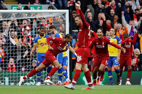 Chelsea đứt mạch chiến thắng, Liverpool lên đỉnh bảng