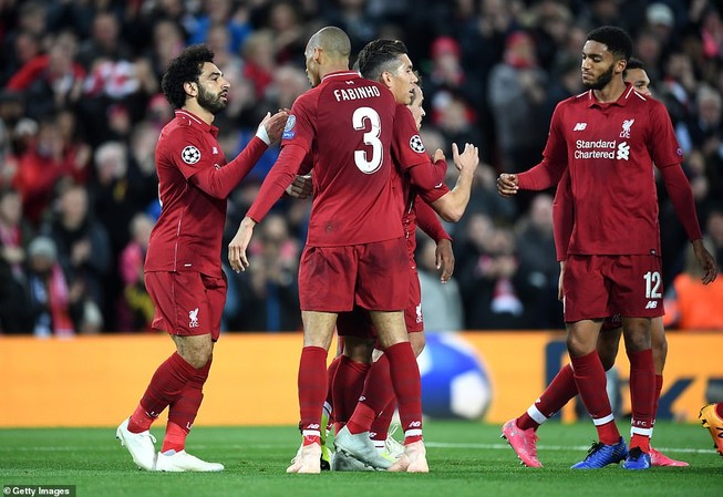 Napoli, PSG níu chân nhau, Liverpool lên đỉnh bảng