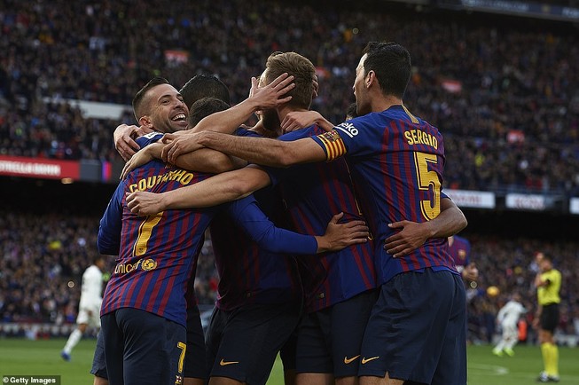 Suarez lập hat-trick, Barcelona 'nhấn chìm' Real Madrid
