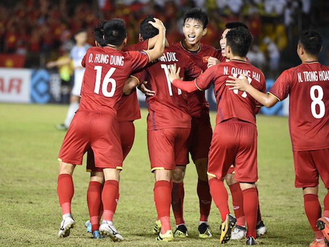 Đánh bại Philippines, Việt Nam mở toang cửa chung kết AFF Cup