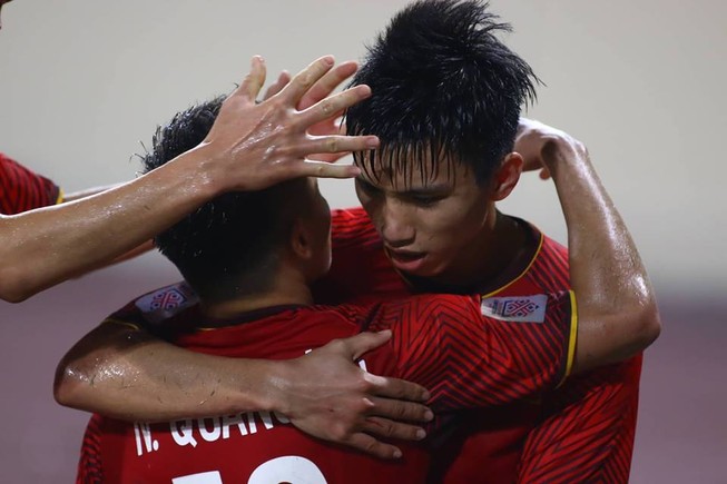Philippines kiên cường, Việt Nam vất vả vào chung kết AFF Cup